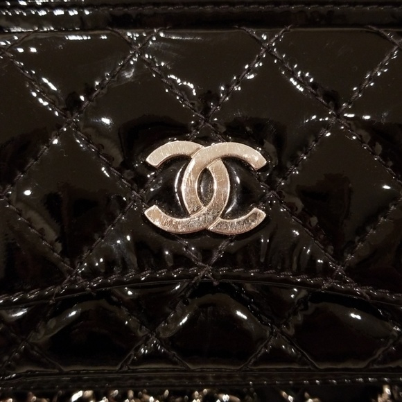 **SOLD**💯Auth Chanel Patent Mini Camera Crossbody - Picture 6 of 8